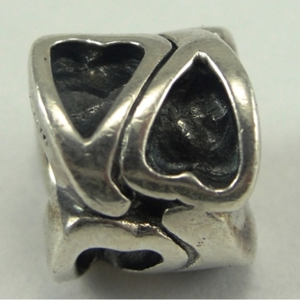 Chamilia hearts bead